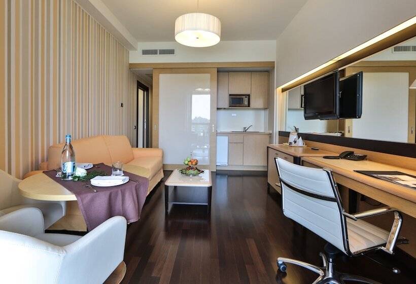 سوییت جونیور, Unahotels Varese