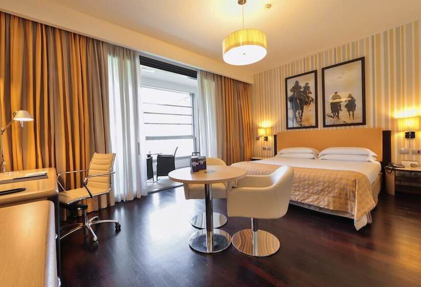 سوییت جونیور, Unahotels Varese