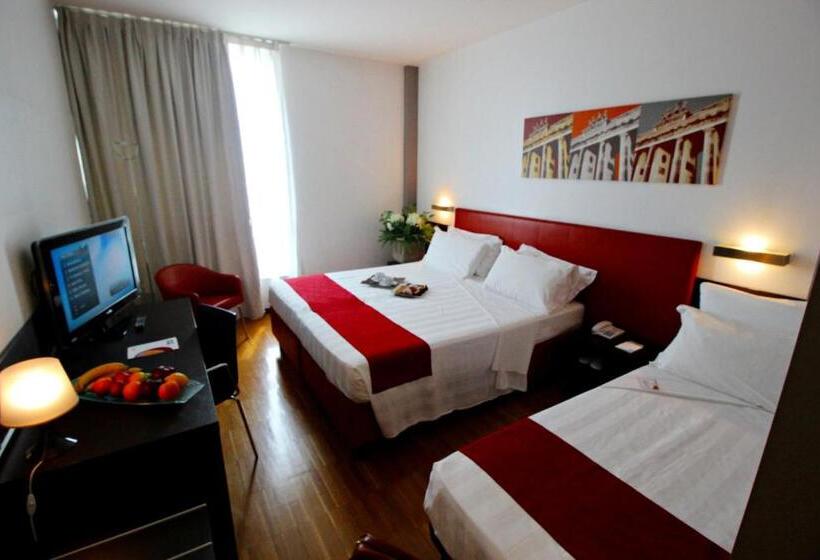 Трехместный Номер Классика, Euro Hotel Residence