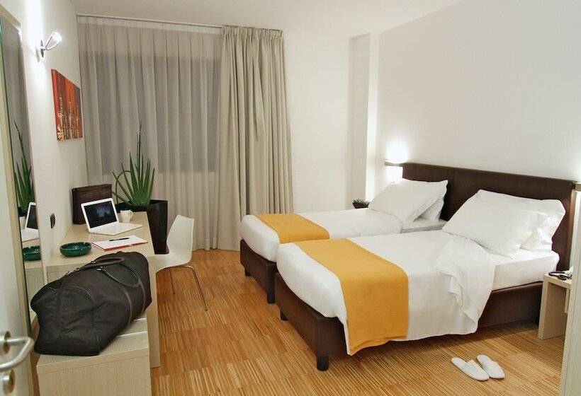 Трехместный Номер Классика, Euro Hotel Residence