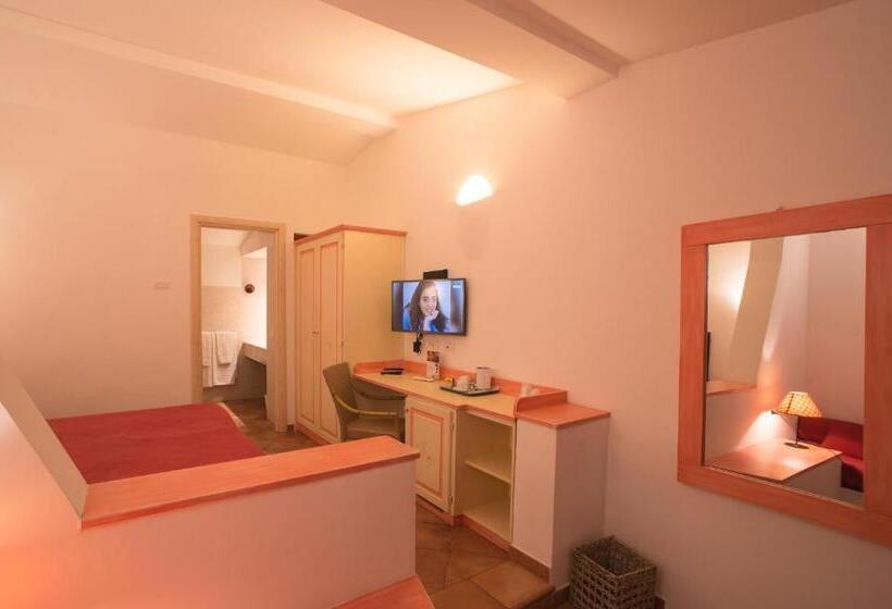 Classic room with balcony, Ollastu