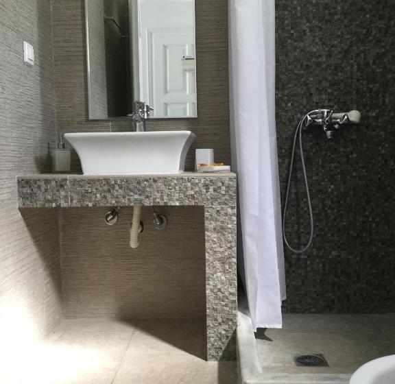 اتاق استاندارد, Rita S Place