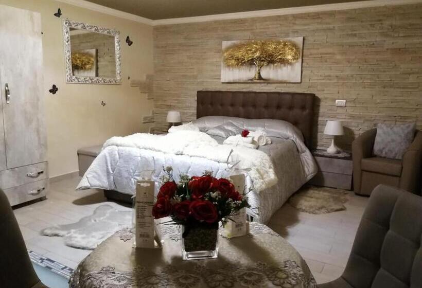 اتاق خانوادگی, B&b Dali
