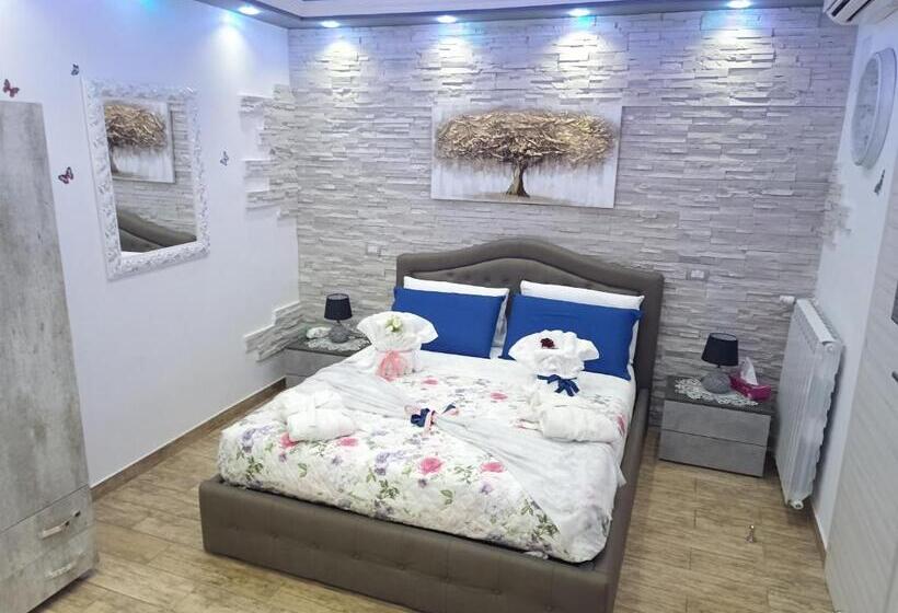 اتاق خانوادگی, B&b Dali