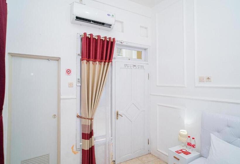 اتاق استاندارد, Reddoorz Syariah At Aura Homestay