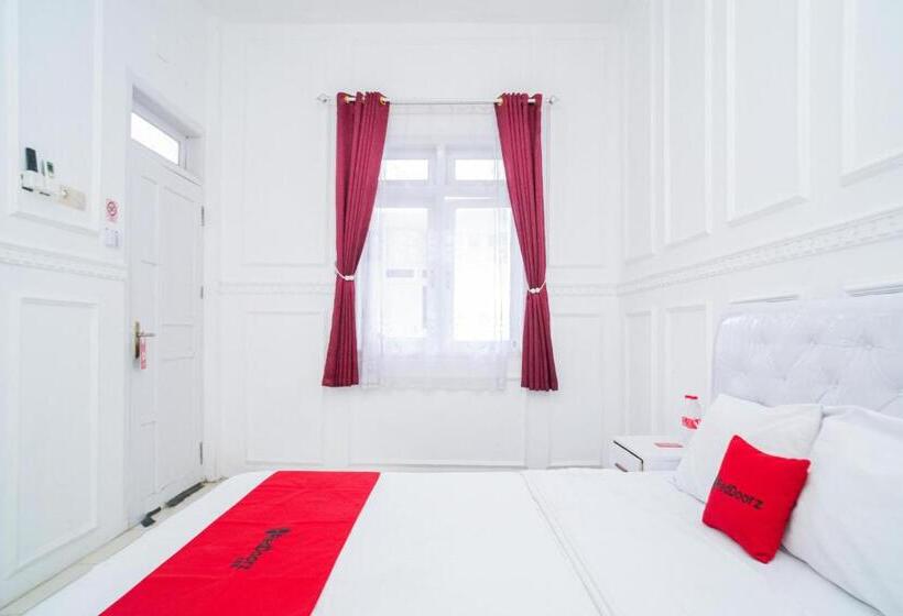 اتاق استاندارد, Reddoorz Syariah At Aura Homestay