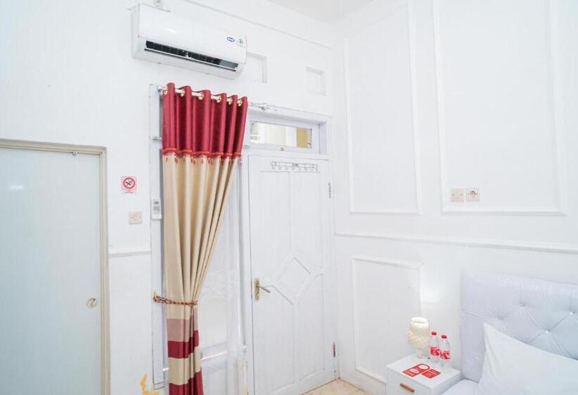 اتاق استاندارد, Reddoorz Syariah At Aura Homestay