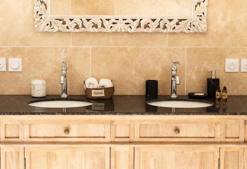 Номер Deluxe, La Fugue Chambres D  Hôtes De Charme , Demeure Historique,piscine,jardin Proche Uzes Nimes Ales