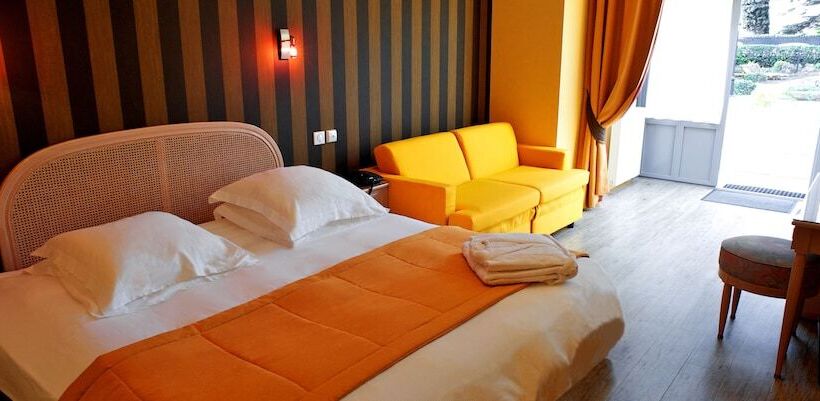 Семейный Номер, Grand Hôtel De Courtoisville