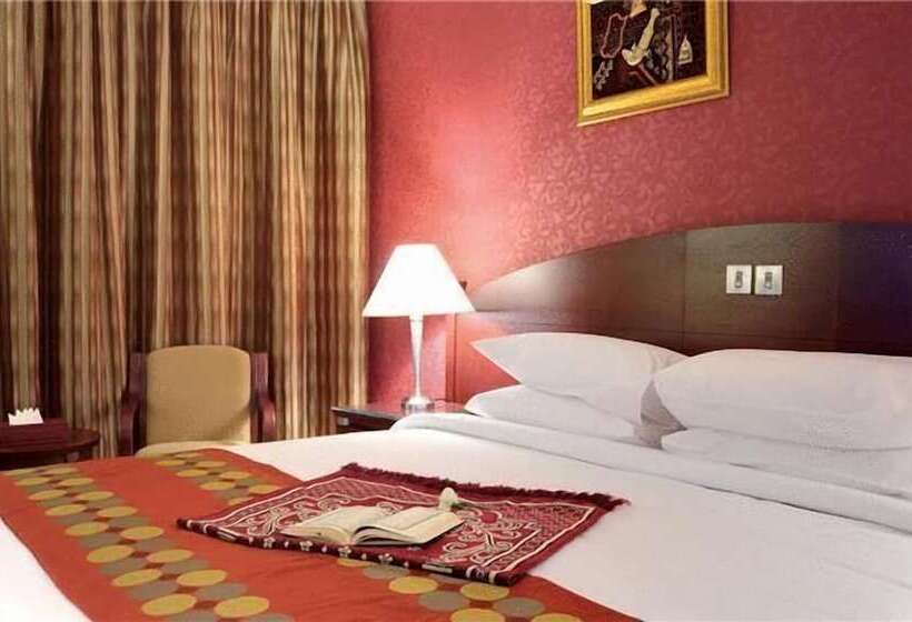 جناح جونيور, Al Muna Kareem Hotel  Ex Leader