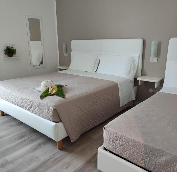 اتاق استاندارد سه تخته با بالکن, Madera