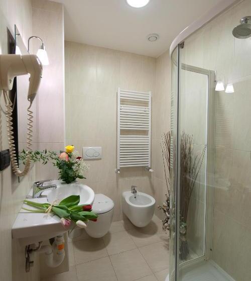 اتاق استاندارد سه نفره, Ristorante Tre Leoni