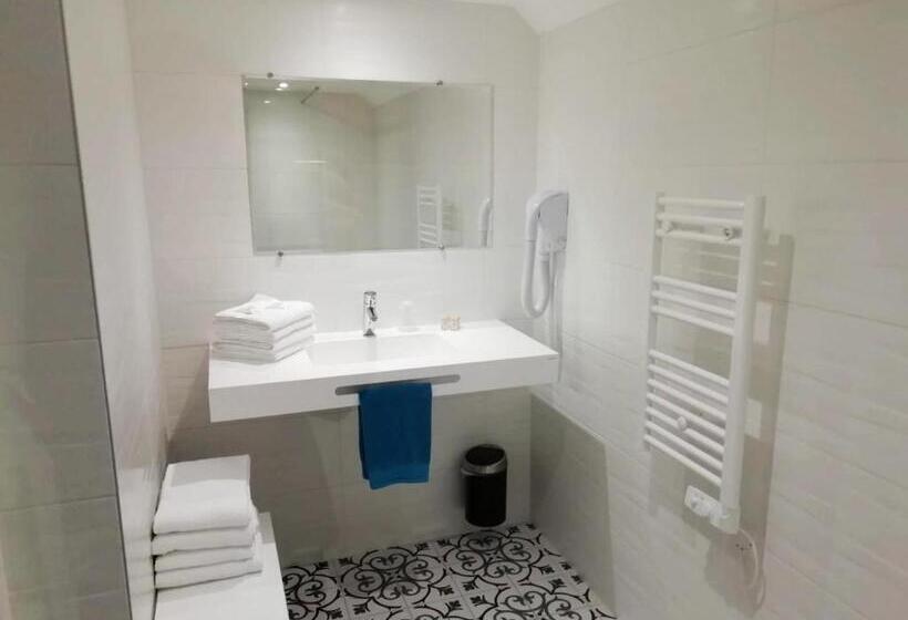 استودیو خانوادگی, Le Cornouaille Hotel & Spa