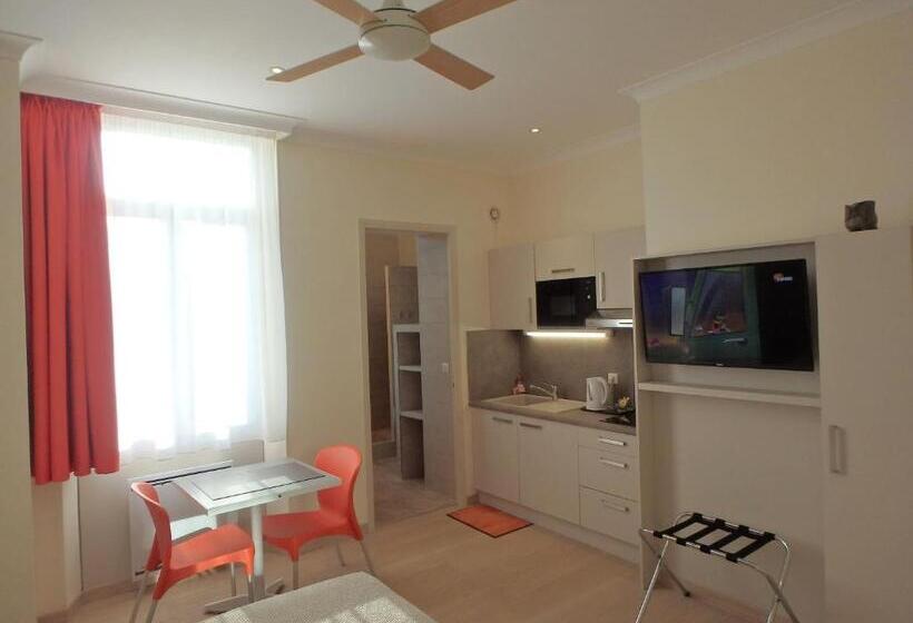 스탠다드 스튜디오, Residence Veles Plage
