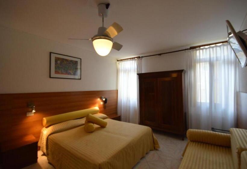 اتاق استاندارد سه نفره, Albergo Marin