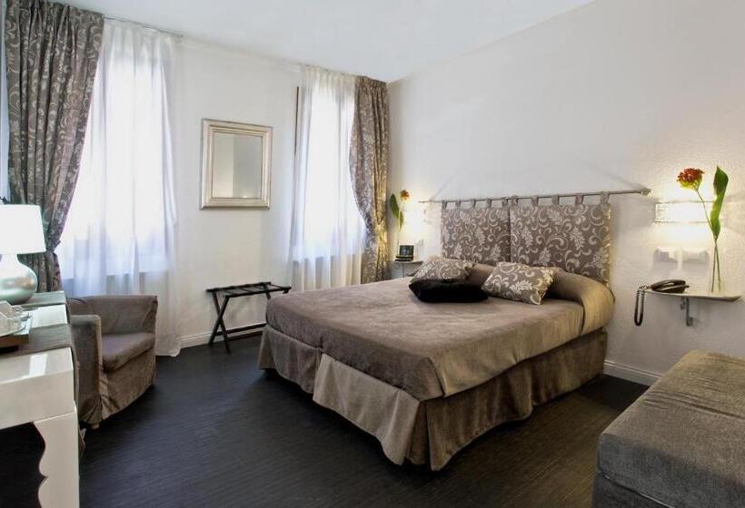 اتاق سوپریور سه تخته, Albergo Marin