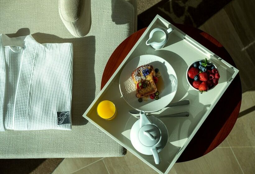 Номер Стандарт Вид на Реку, Fairmont Bab Al Bahr