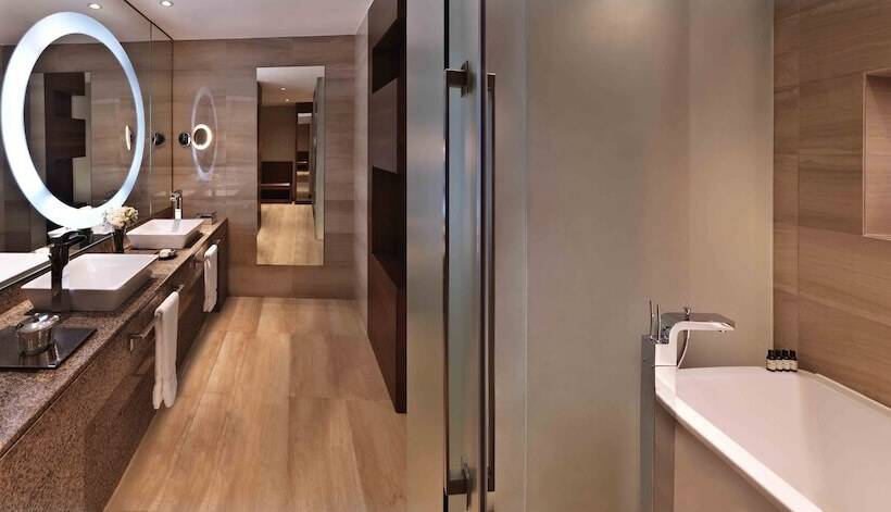 Номер Стандарт Вид на Реку, Fairmont Bab Al Bahr