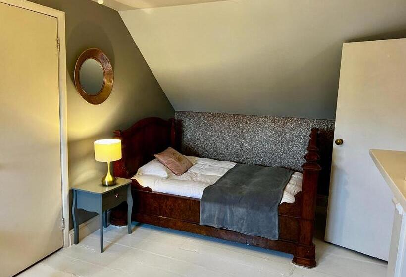 Family Suite, The Miller Of Mansfield Goring