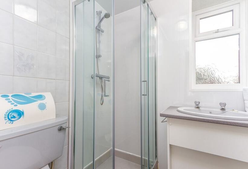 Четырехместный Номер Стандарт, The Sandringham Court Hotel & Apartment With High Speed Wi Fi