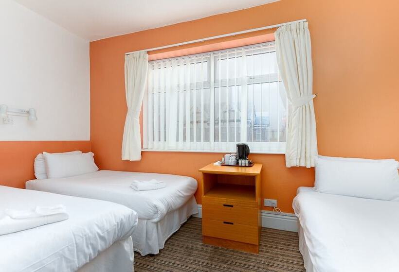Номер Стандарт Трехместный, The Sandringham Court Hotel & Apartment With High Speed Wi Fi