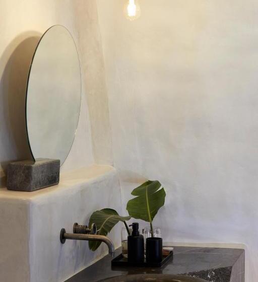 سوییت لوکس, White Pearl Cavalieri