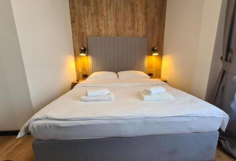 اتاق لوکس, Motel Btg