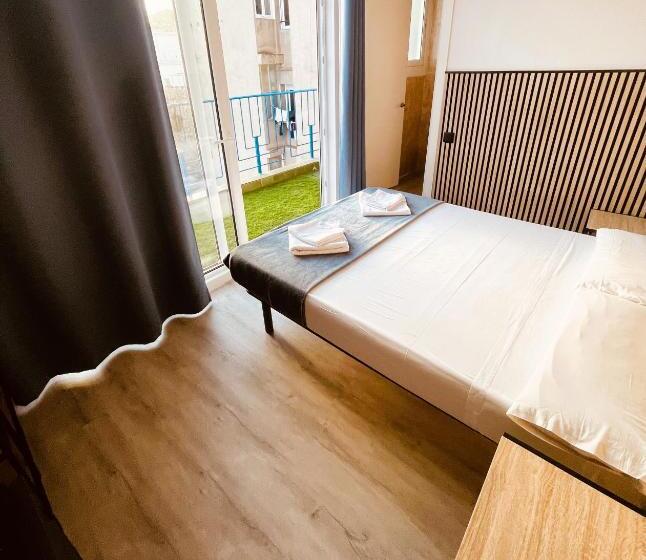 غرفة قياسية مزوَّدة بتراس, Colibri