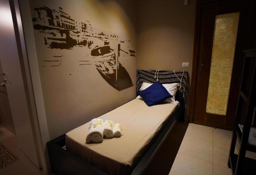 اتاق استاندارد یک نفره, Bari Antica Boutique B&b