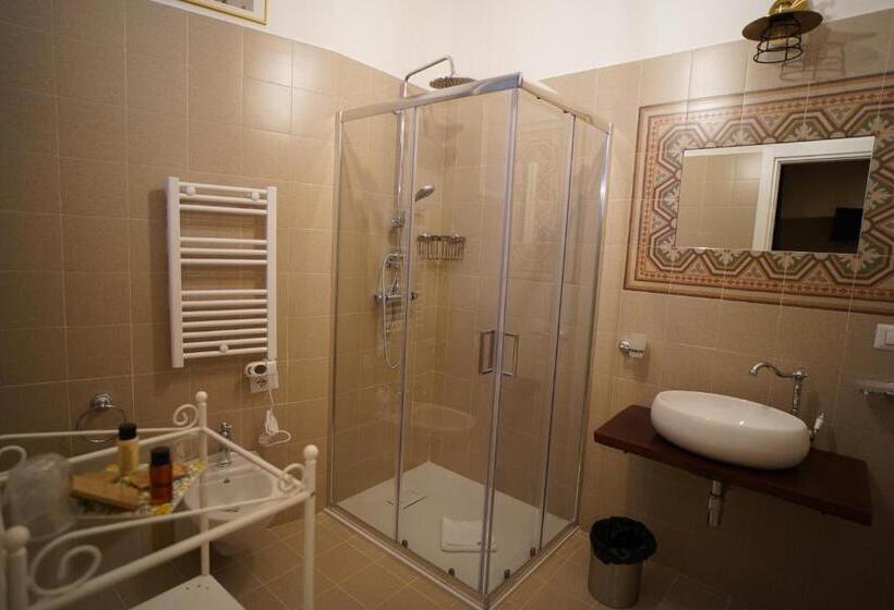 اتاق استاندارد یک نفره, Bari Antica Boutique B&b