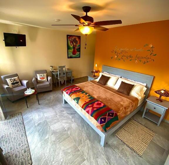 اتاق لوکس با تخت بزرگ, Inn The Coffeepot   Boutique