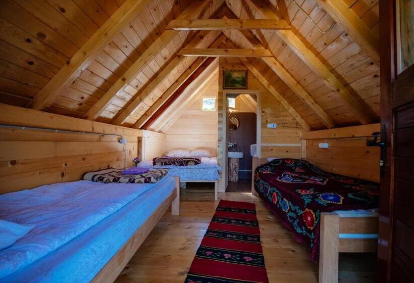 بانگلوی سوپریور, Komovi   Kobil Do Guesthouse