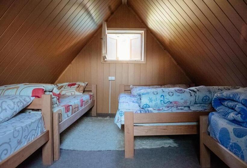 اتاق استاندارد چهار تخته, Komovi   Kobil Do Guesthouse