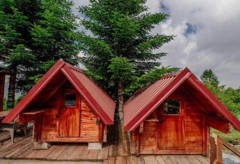 بانگلوی استاندارد, Komovi   Kobil Do Guesthouse