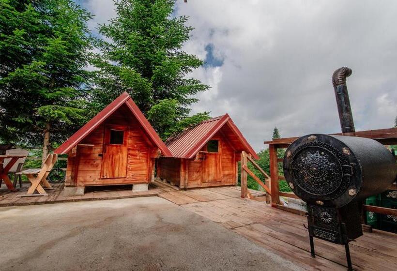 بانگلوی استاندارد, Komovi   Kobil Do Guesthouse