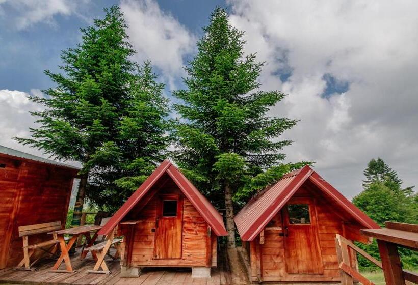 بانگلوی استاندارد, Komovi   Kobil Do Guesthouse