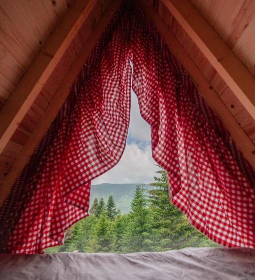 بانگلوی لوکس, Komovi   Kobil Do Guesthouse