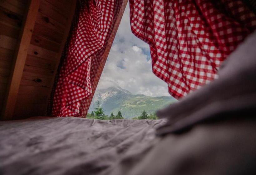 بانگلوی لوکس, Komovi   Kobil Do Guesthouse