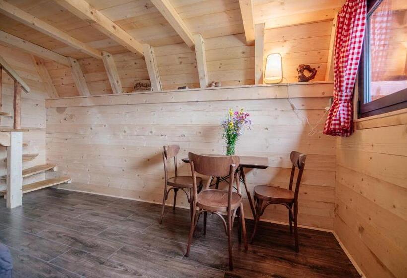 بانگلوی لوکس, Komovi   Kobil Do Guesthouse