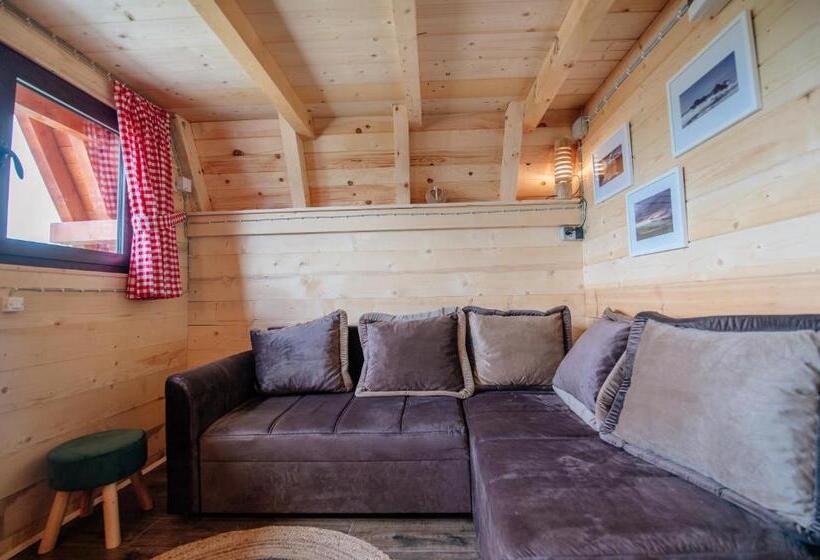بانگلوی لوکس, Komovi   Kobil Do Guesthouse