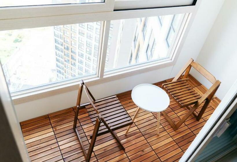 استودیوی استاندارد, The November Stay In Landmark
