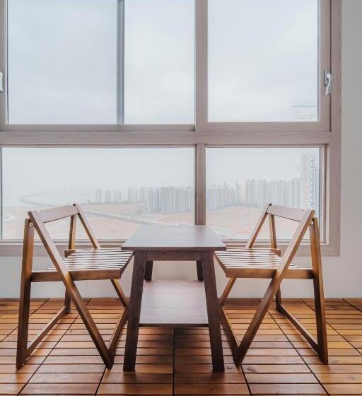 استودیوی استاندارد, The November Stay In Landmark