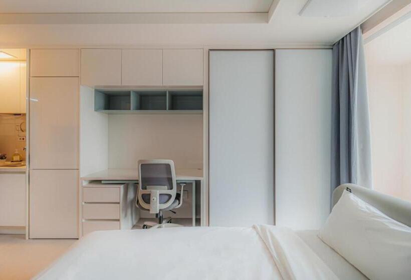 استودیوی استاندارد, The November Stay In Landmark