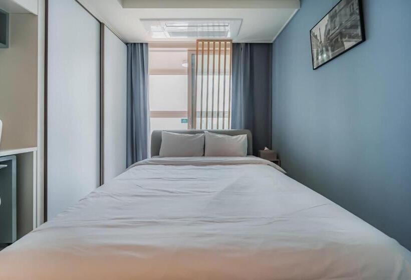 استودیوی استاندارد, The November Stay In Landmark