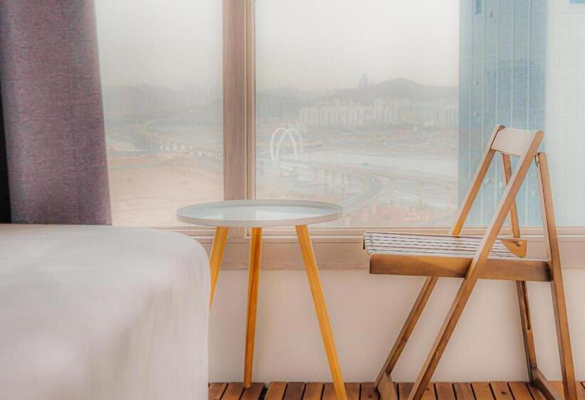 استودیوی لوکس, The November Stay In Landmark