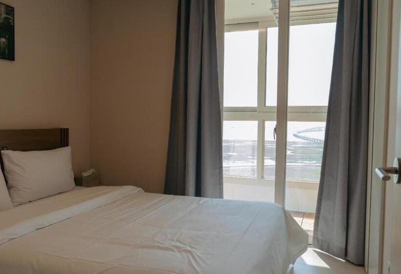 استودیوی لوکس, The November Stay In Landmark