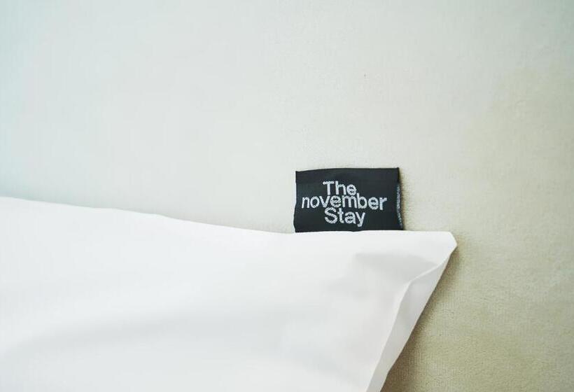 سوییت خانوادگی, The November Stay In Landmark