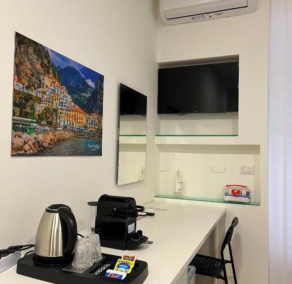 Quarto Quadruple Standart com Varanda, Pompei Art