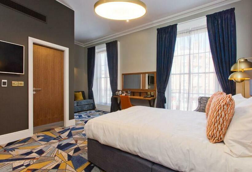 اتاق خانوادگی, Keavan S Port Hotel , Dublin