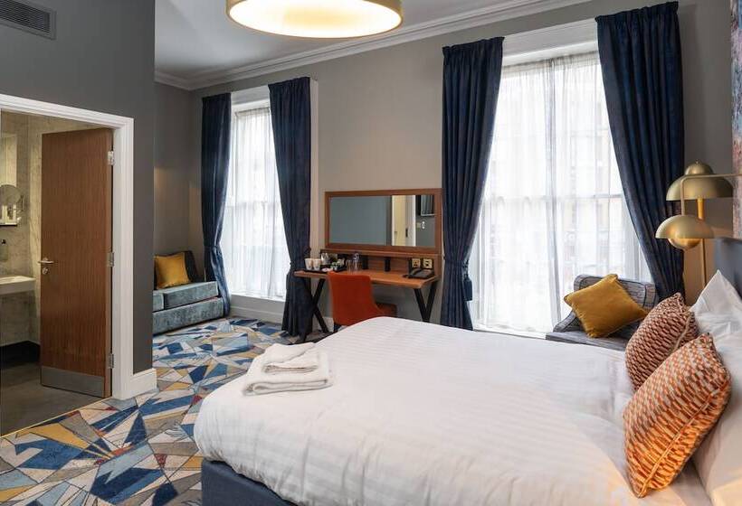 اتاق خانوادگی, Keavan S Port Hotel , Dublin